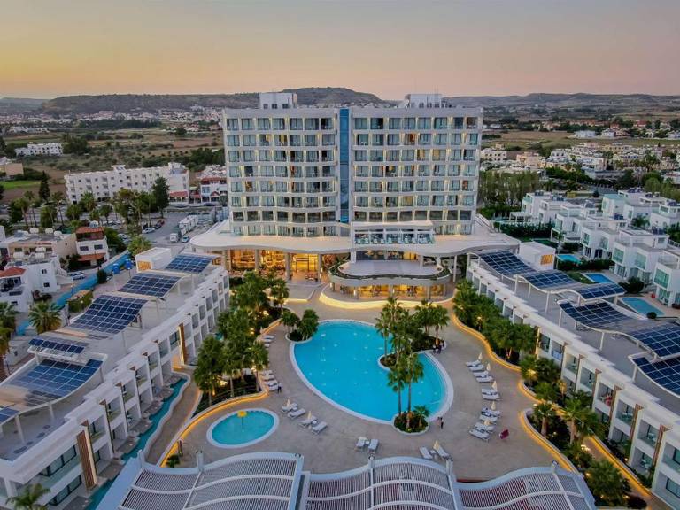 Radisson Larnaca Beach Resort