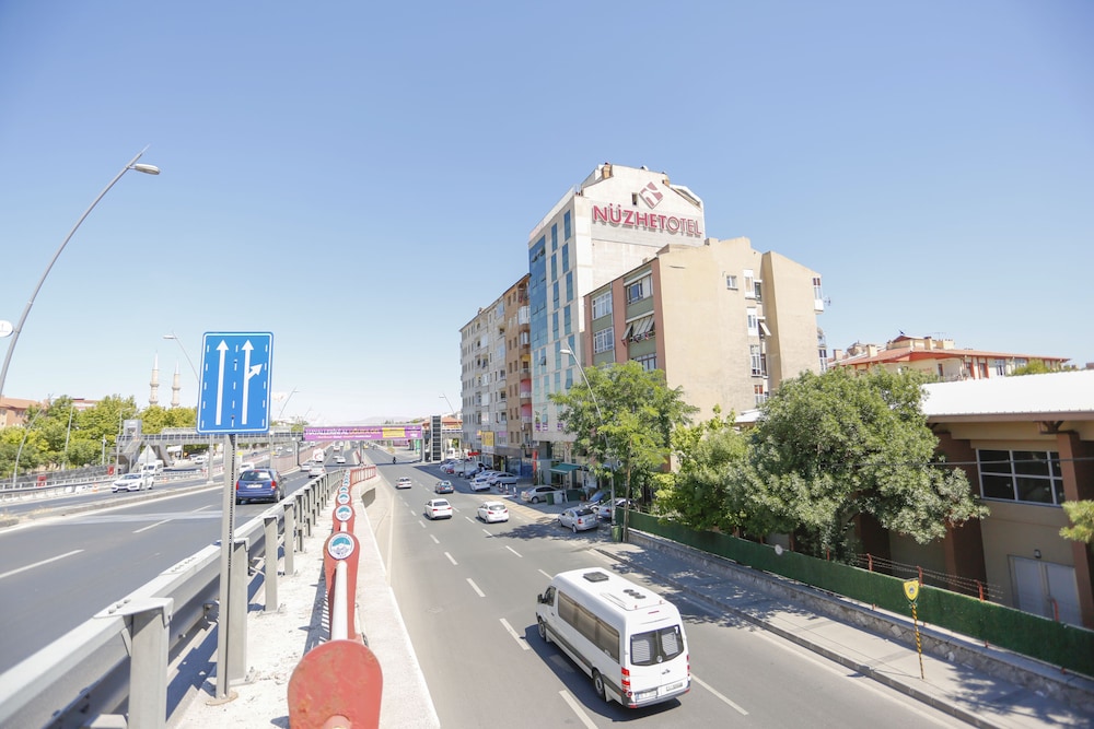 Nuzhet Hotel