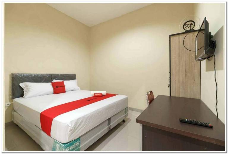 RedDoorz near CBD Ciledug
