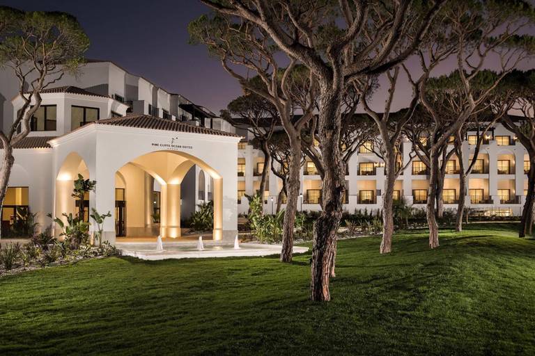 Pine Cliffs Residence