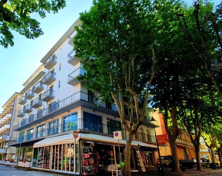 Lively Hotel