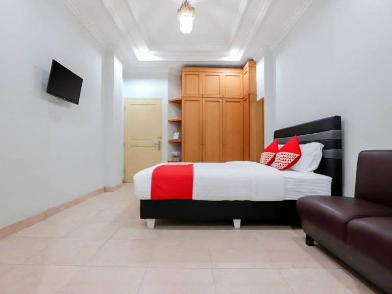 OYO 297 45 Residence