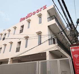 RedDoorz near Taman Palem в Джакарте