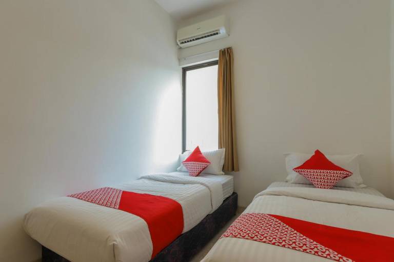 OYO 866 Idola Residence