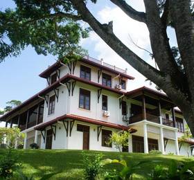 Niyagama House в Галле