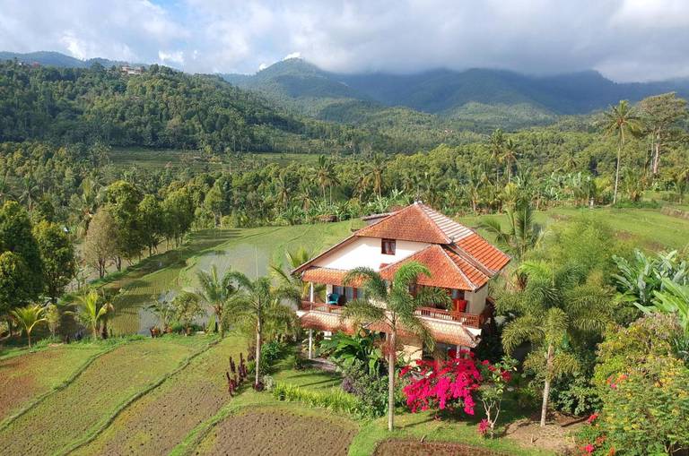 Lesong Hotel and Restaurant