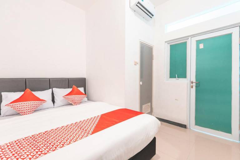 J&B Room Utan Kayu
