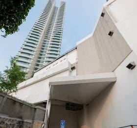 OYO 3390 Apartment Grand Kamala Lagoon Avenue в Джакарте