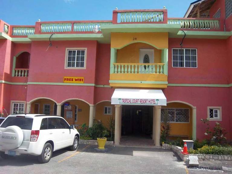 Hotel Tropik Leadonna