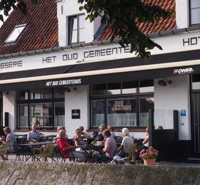 Het Oud Gemeentehuis в Брюгге