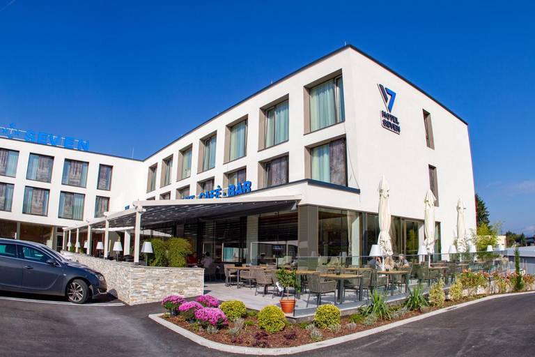 Hotel Seven