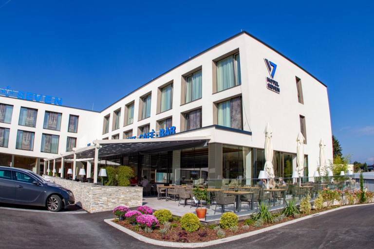 Hotel Seven