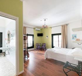 NeapolitanTrips Bed and Breakfast в Неаполе