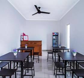RedDoorz Premium Igloo Hotel в Джакарте