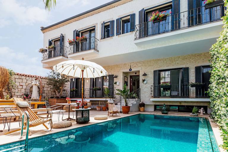 Alachi Hotel