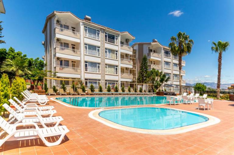 New Garden Hotel Side