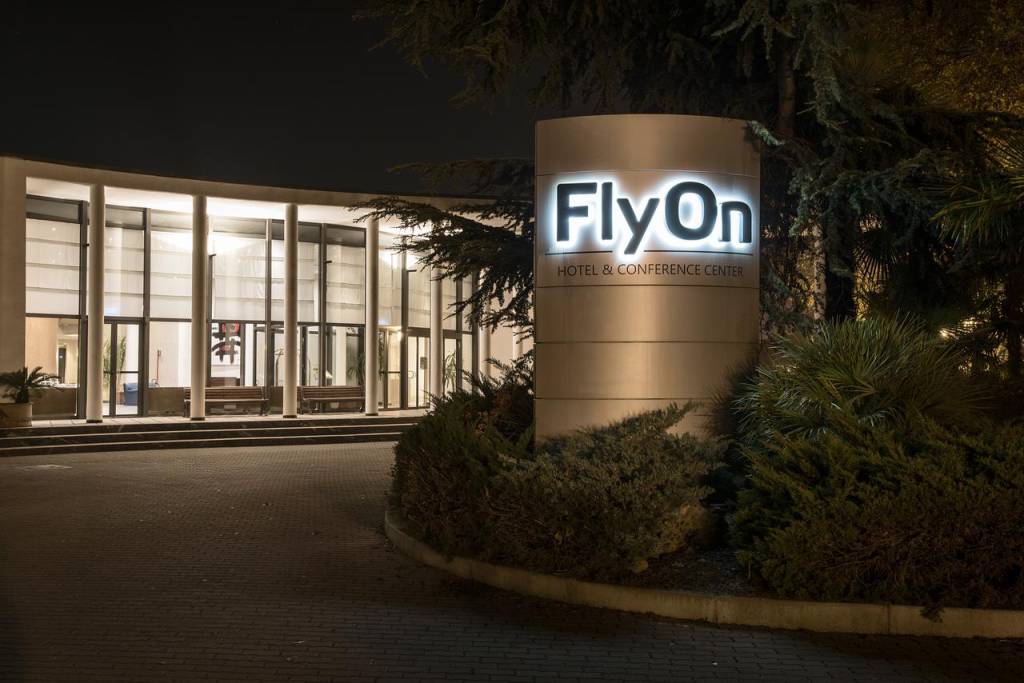 FlyOn Hotel Conference Center 4*