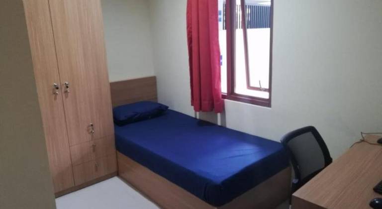 OYO Life 2594 Kost Azarina Syariah