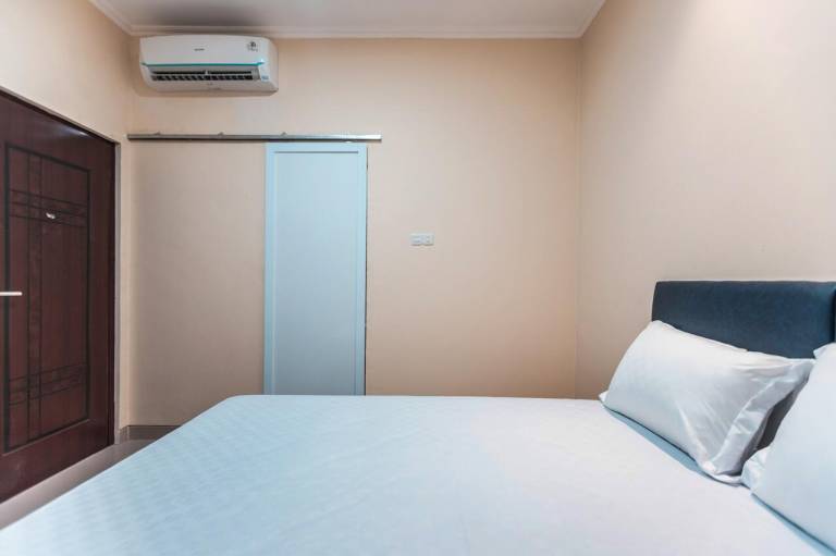 OYO Life 2709 Kost Cirendeu