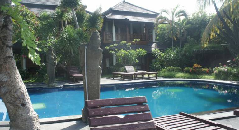 Batu Bolong Cottages
