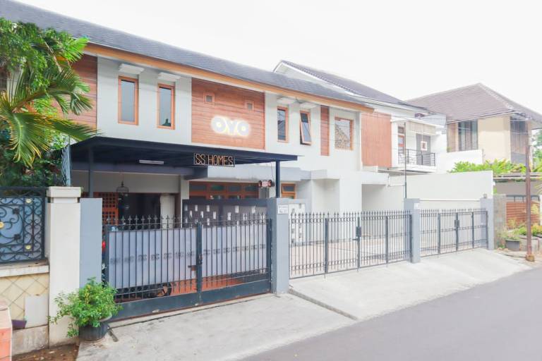 Oyo 2196 Ss Homes