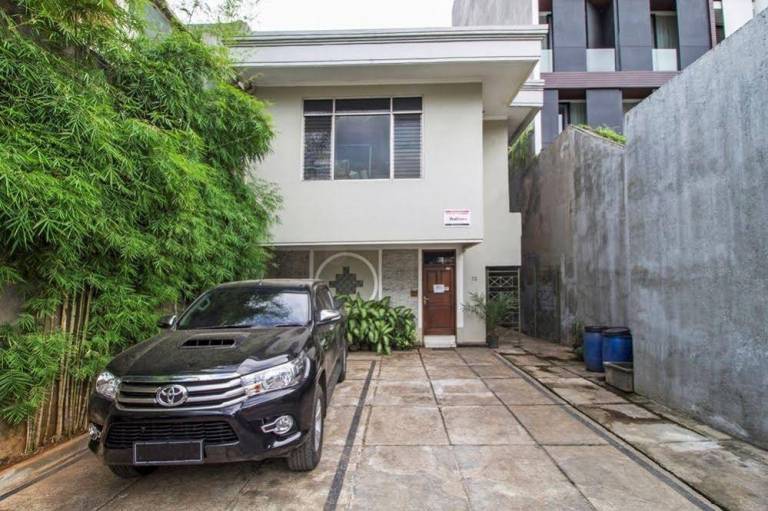 RedDoorz Near Sudirman Station