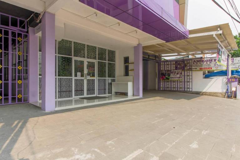 RedDoorz Plus near Stasiun Bekasi