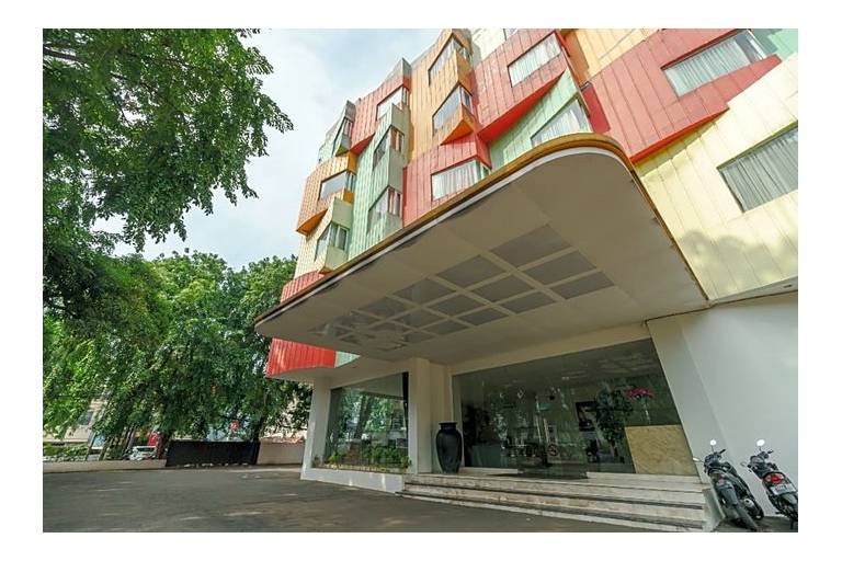RedDoorz Plus Jalan Petojo Utara