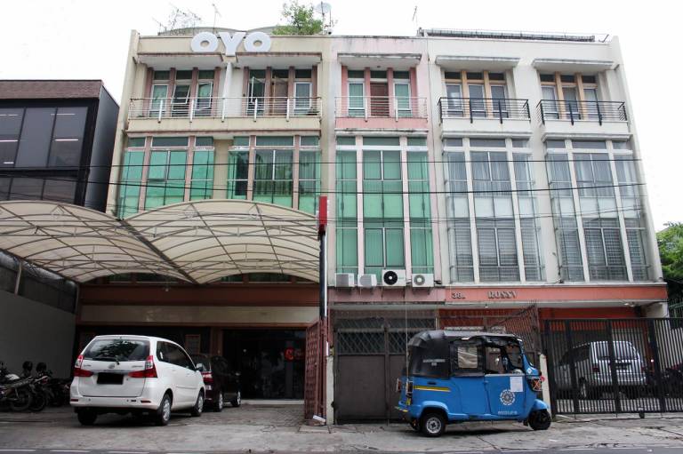 OYO 176 Virgo Residence