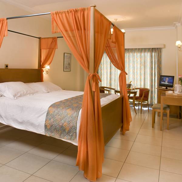 Smartline Paphos ex. Mayfair 3*