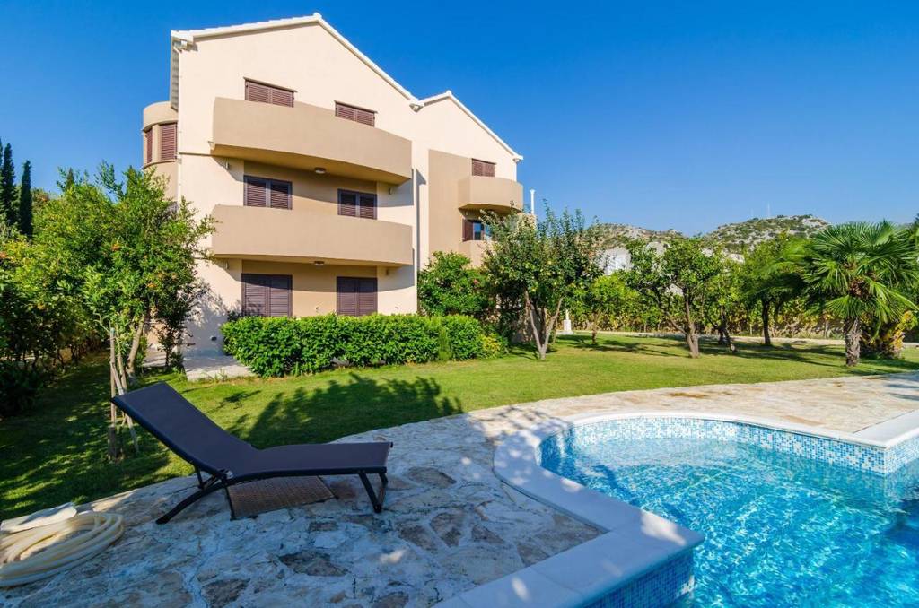 Apartments Setemana 4*