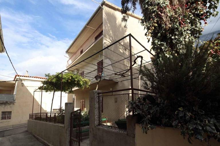 Apartments and rooms Goran