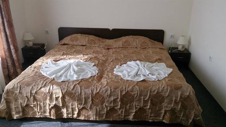 Jussi Hotel