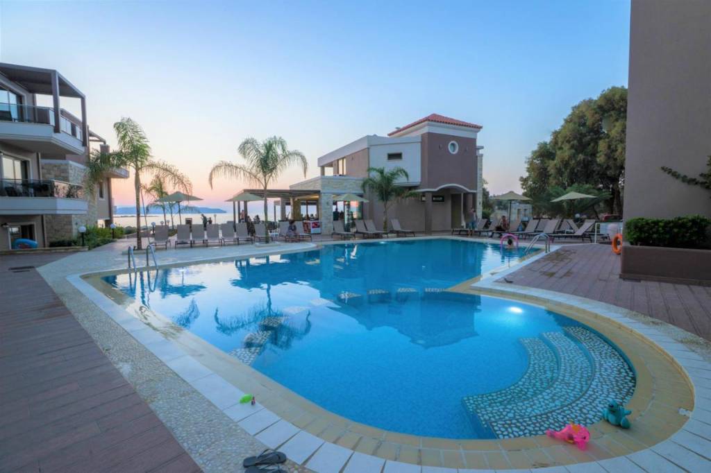 Golden Bay Suites 3*