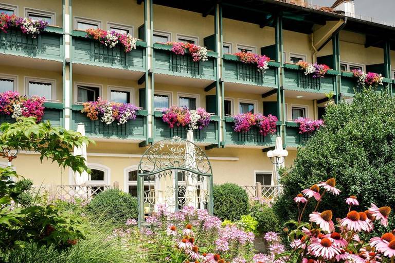 Bauer Hotel & Restaurant