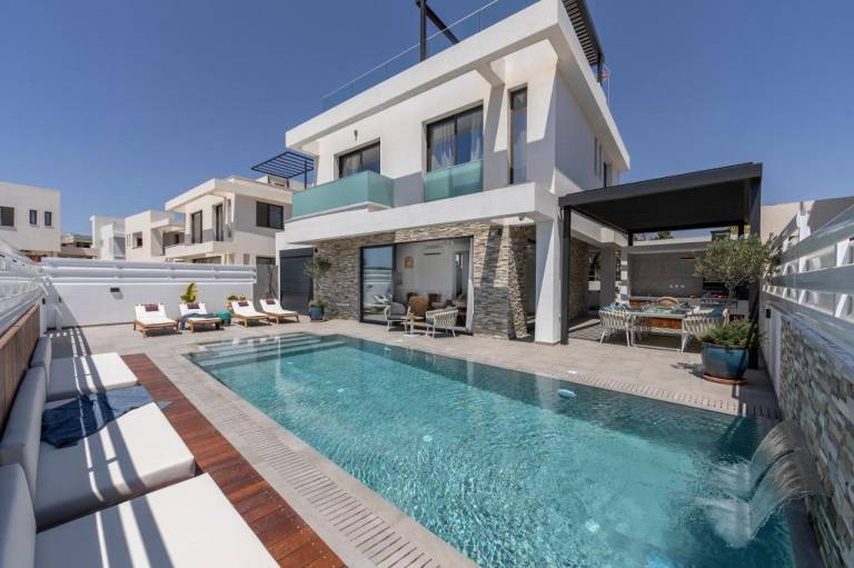 Louis Chris Le Mare Gold Villa