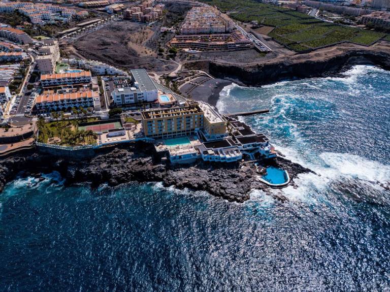 Atlantic Holiday Hotel