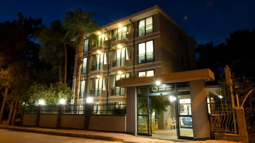 Opera Suites Hotel 3*