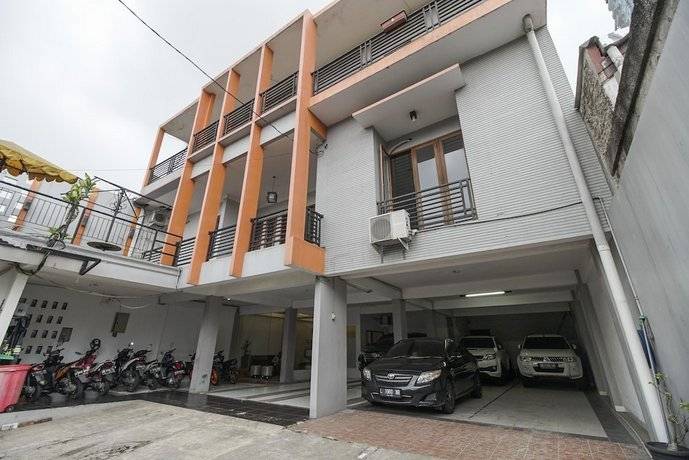 RedDoorz Plus near Dharmawangsa Square 2 Индонезия, Джакарта