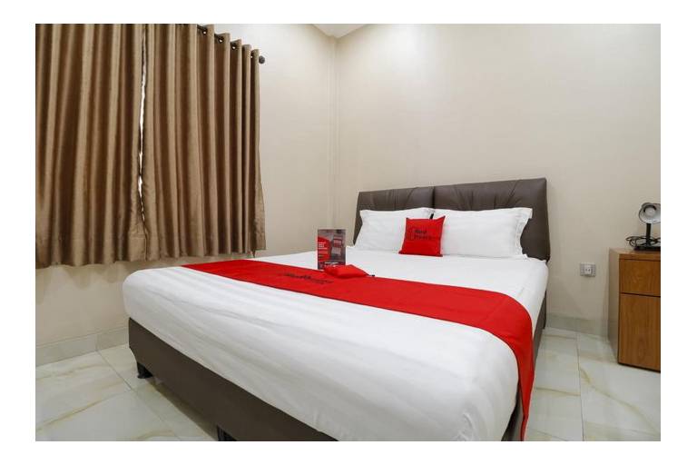 RedDoorz Syariah Plus near Dharmawangsa