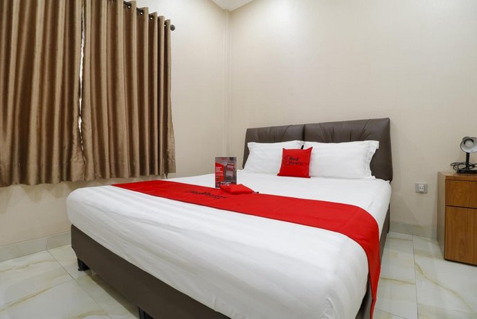RedDoorz Syariah Plus near Dharmawangsa
