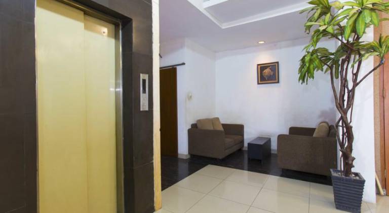 RedDoorz near Hayam Wuruk Plaza