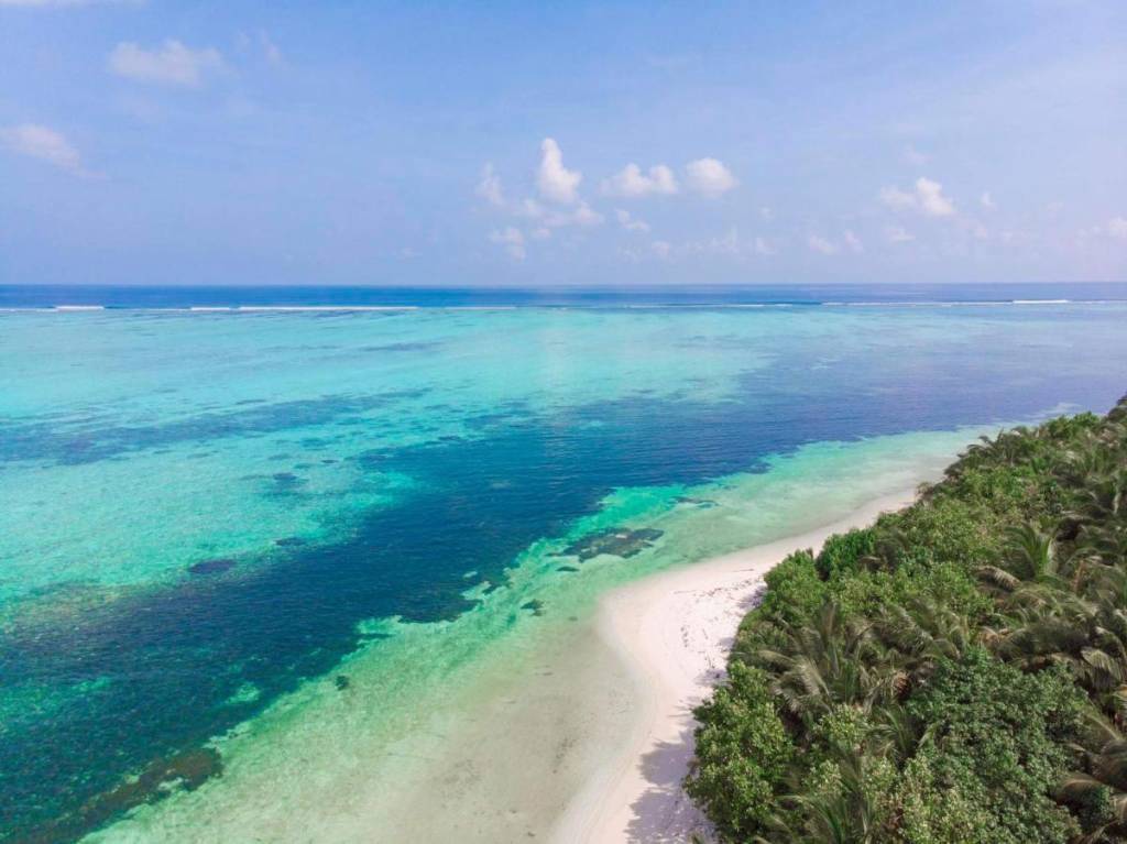 Holiday Inn Veyvah Maldives 3*