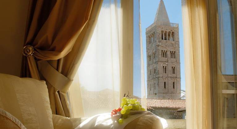 Arbiana Hotel