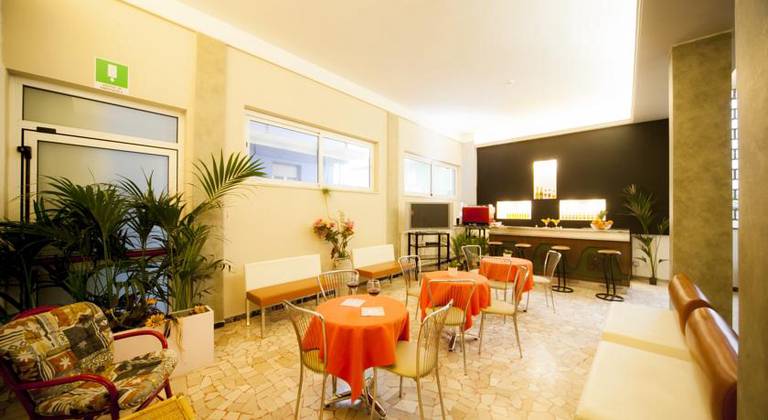 Lily Hotel