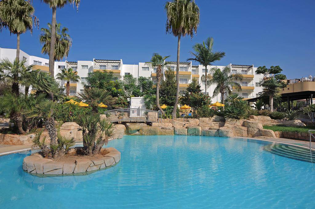 Mayfair Gardens Apartments 4*