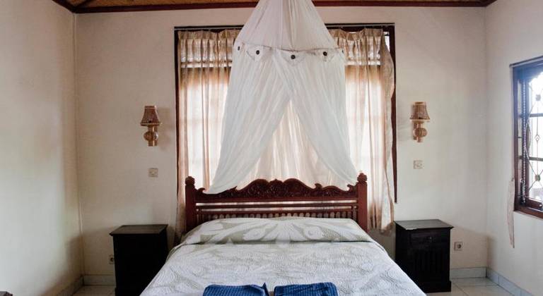 Gustis Garden 2 Guest House