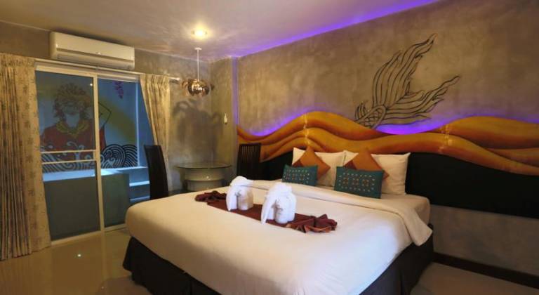 Baan Kamala Hostel Guesthouse