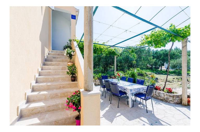 Apartment & Rooms Mazdin