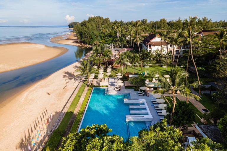 Apsara Beachfront Resort & Villa